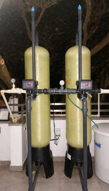 Twin FRP filtration vessels with control valves in a water treatment installation